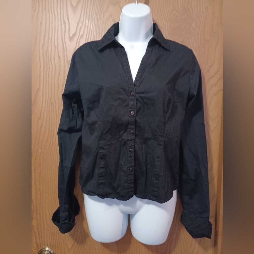 SO Floral Eyelet Embroidered Trim Fitted Button Front Blouse Size Large